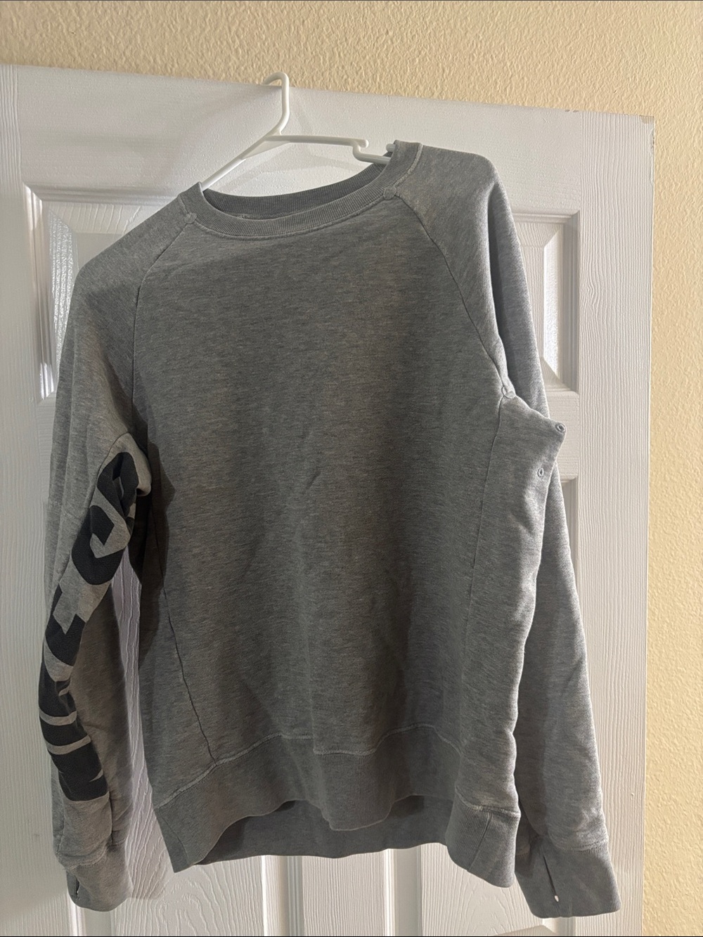 Nike Men's Gray Crewneck Sweatshirt with Sleeve Graphic